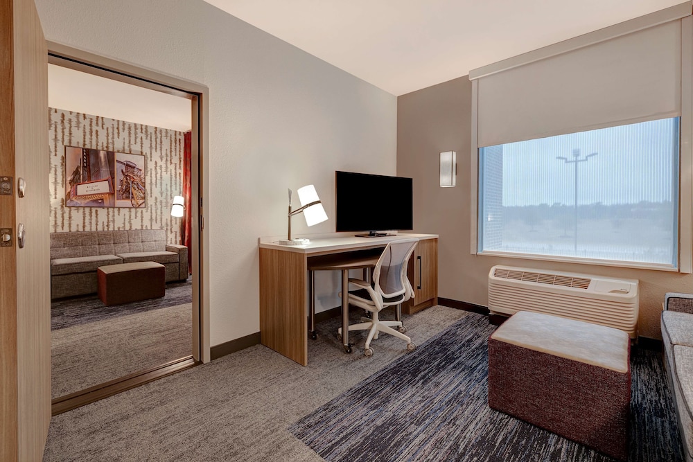 Suite, 1 King Bed, Accessible (Roll-In Shower) - Photo 2