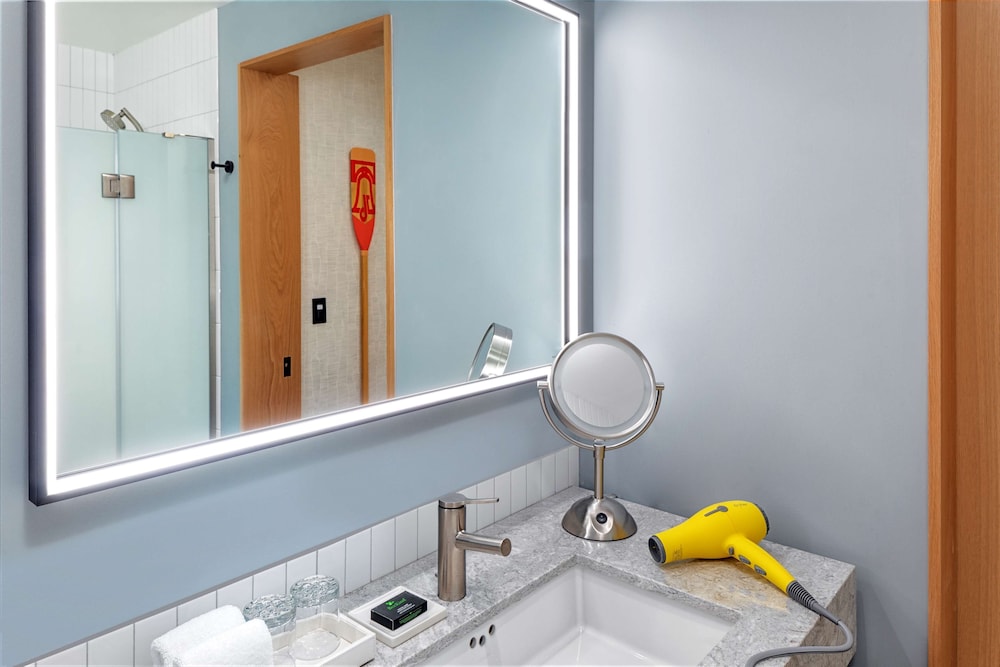 Executive Suite - Photo 11