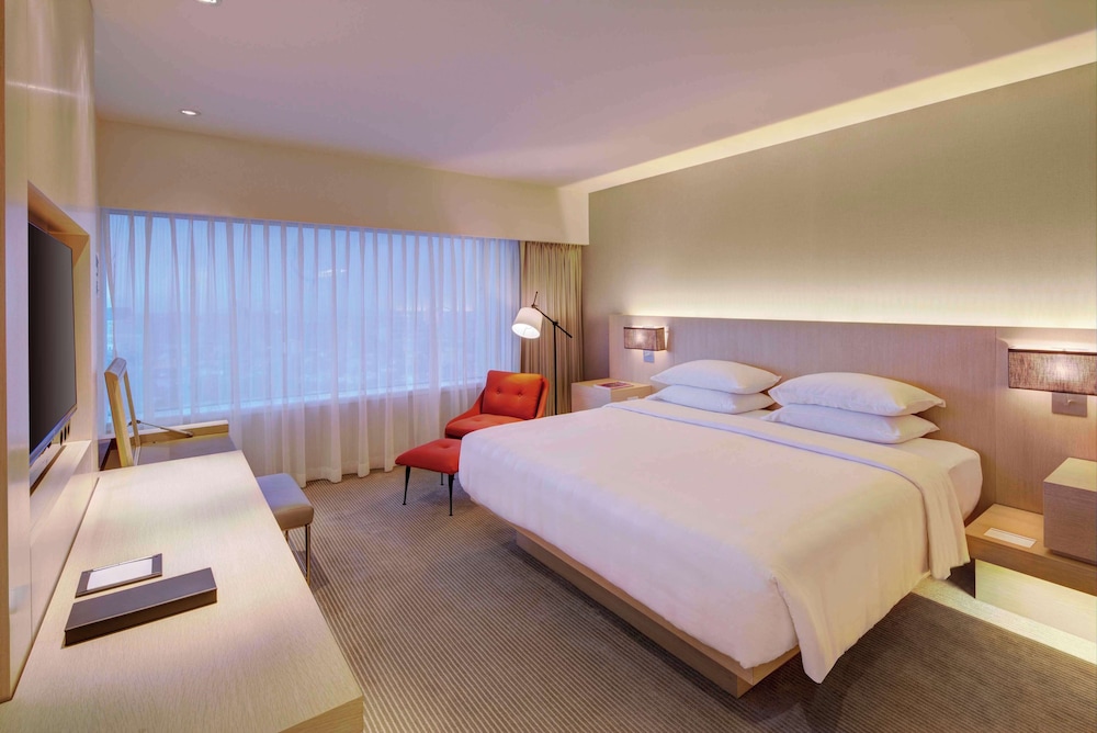 Regency, Suite, 1 King Bed - Photo 1