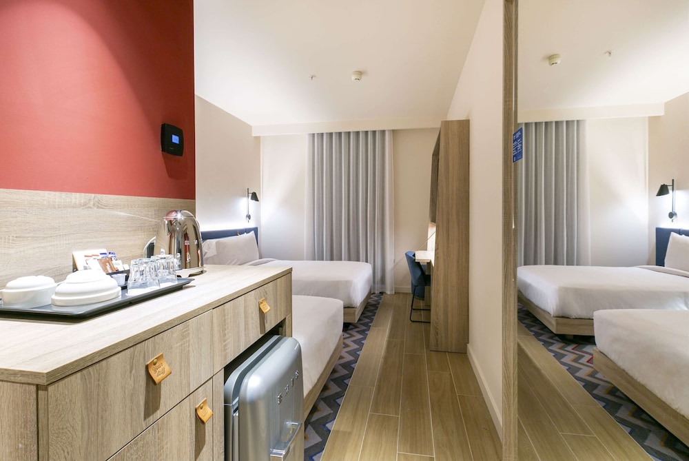 Twin Room, 2 Twin Beds thumbnail 5