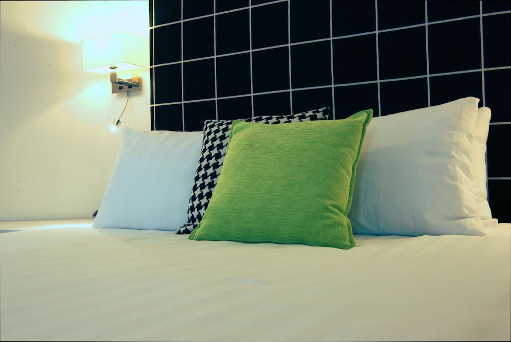 Junior Suite, 1 Queen Bed, Non Smoking, Kitchenette - Photo 3