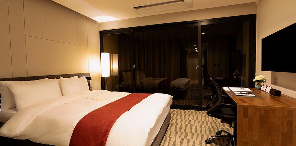 Suite, 1 Double Bed, Non Smoking - Photo 1