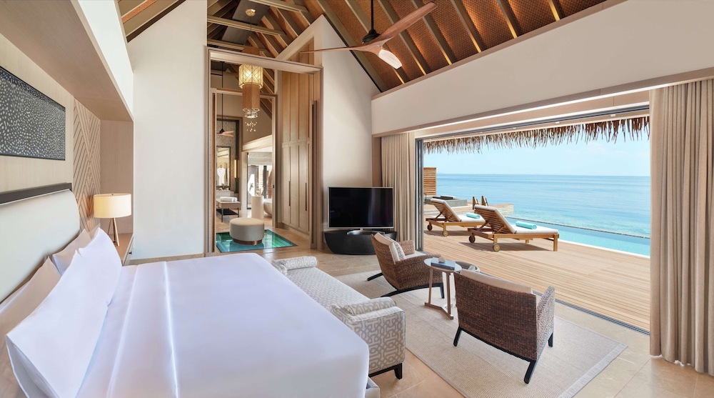 King Grand Overwater Villa With Pool