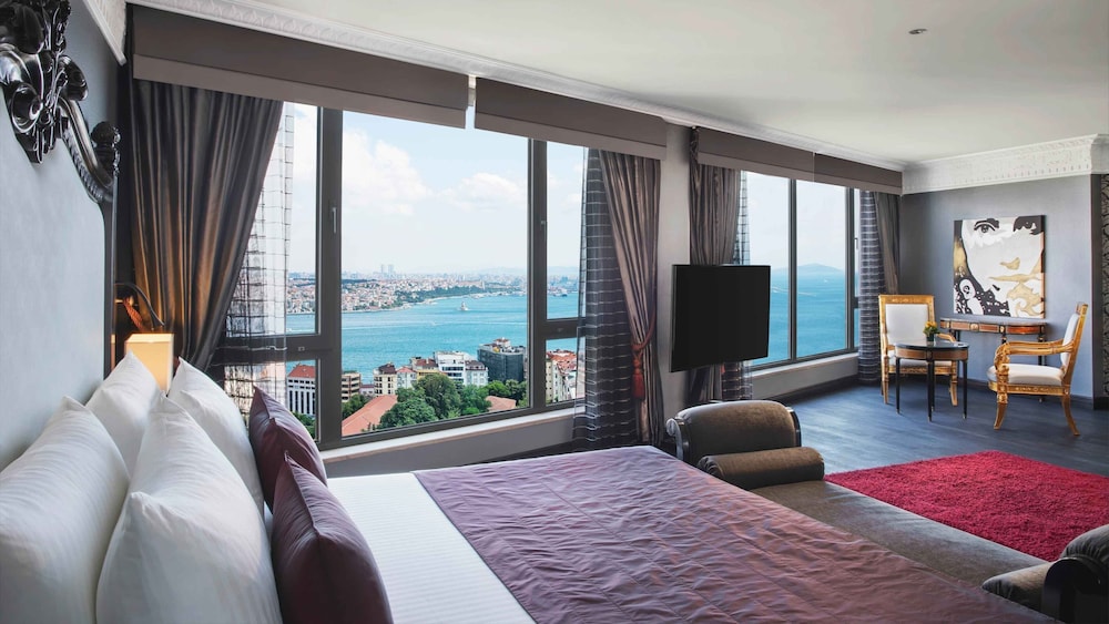 Premium Room, 1 King Bed, Club Lounge Access, Sea View