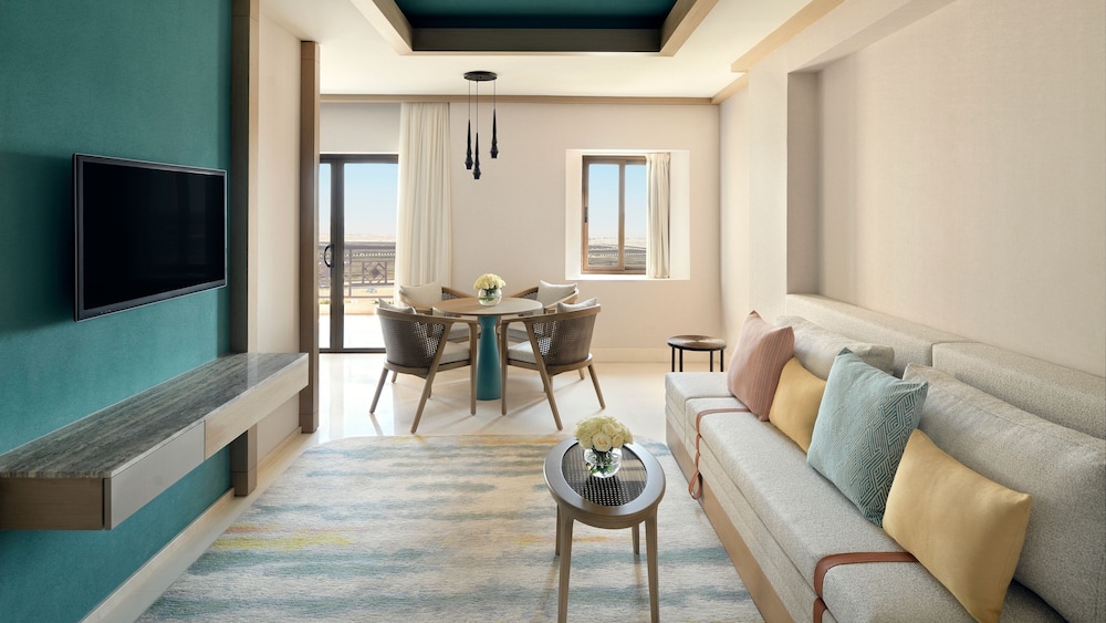 Suite, 1 King Bed, Garden View (North Wing)