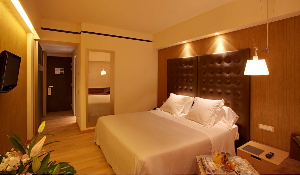 Standard Room, 1 King Bed (Twin bed on request) - Photo 5