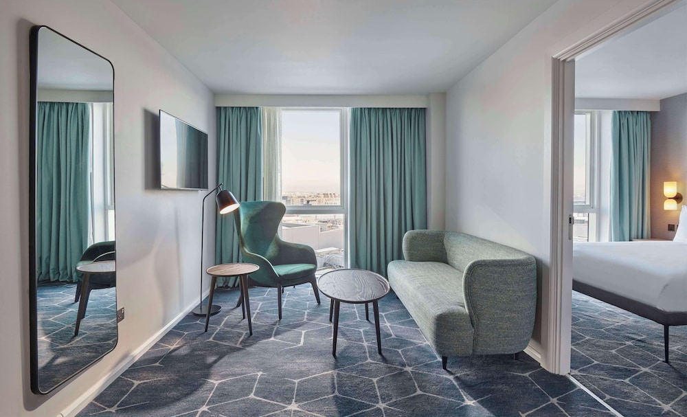 Suite, 1 King Bed with Sofa bed, Park View photo 3
