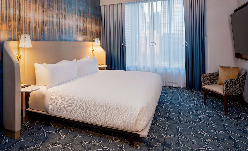 Suite, 1 Bedroom, Bathtub thumbnail 5