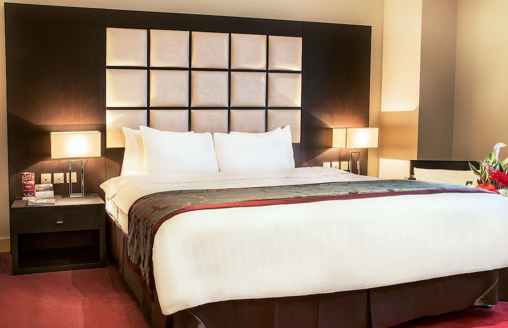 Deluxe Room, 1 King Bed, Non Smoking (View) - Photo 4