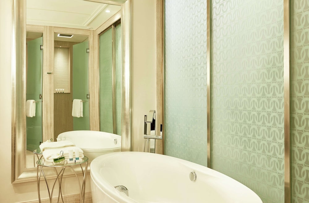 Executive Room, 2 Twin Beds thumbnail 6