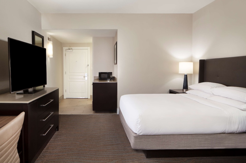 Room, 1 King Bed (Forest View, High Floor) photo 2