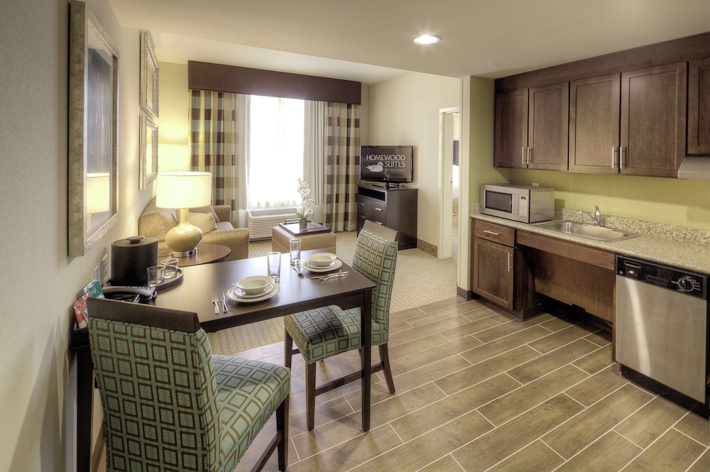 Suite, 1 King Bed, Accessible, Bathtub (Mobility & Hearing) photo 3