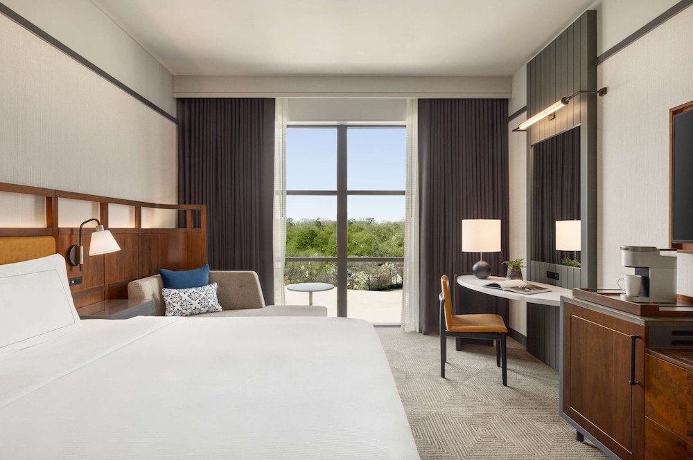 Superior Room, 1 King Bed (Hearing) - Photo 3