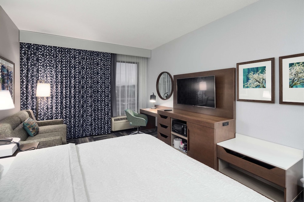 Studio, 1 King Bed, Non Smoking - Photo 1