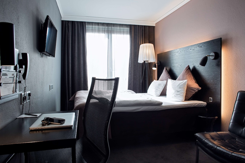Economy Double Room, 1 Queen Bed photo 2