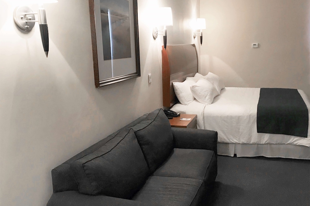 Suite, 1 King Bed, Non Smoking - Photo 1