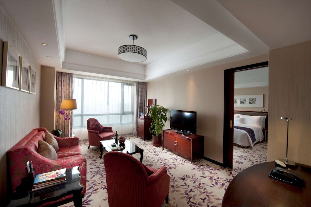 1 KING BED SUITE photo 3
