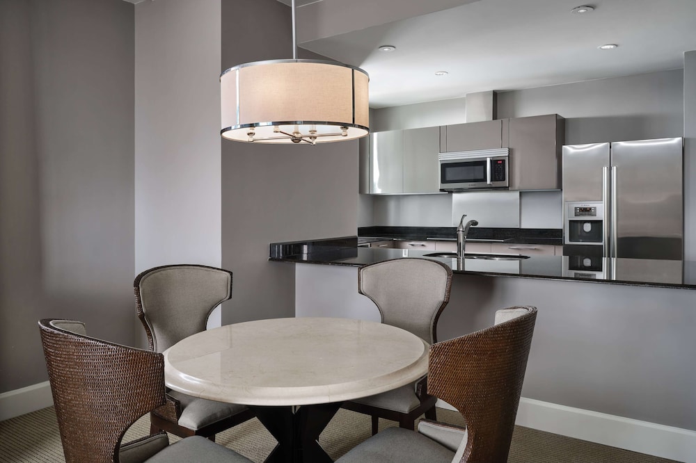 Premier Suite, 1 King Bed, Non Smoking, Kitchen (Tower) - Photo 5