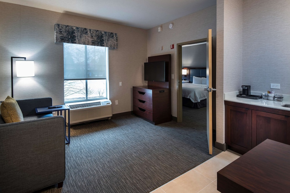 Suite, 1 King Bed, Accessible, Non Smoking - Photo 1