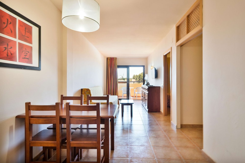 Apartamento de 2 habitaciones (2 adultos + 3 niños) Apartamento de 2 habitaciones (2 adultos + 3 niños)