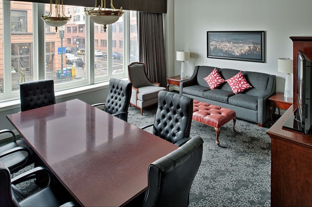 King Conference Suite
