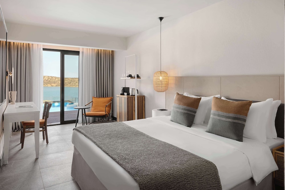 Room, 1 Queen Bed (Sapphire Nest with Sharing Pool)