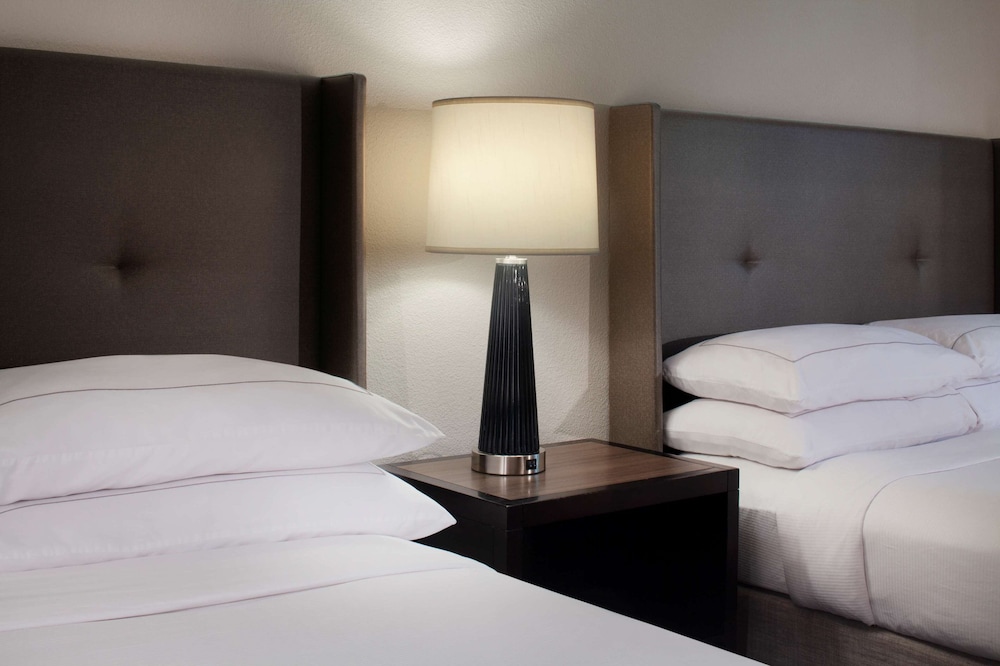 Room, 2 Queen Beds (Forest View, High Floor) photo 3