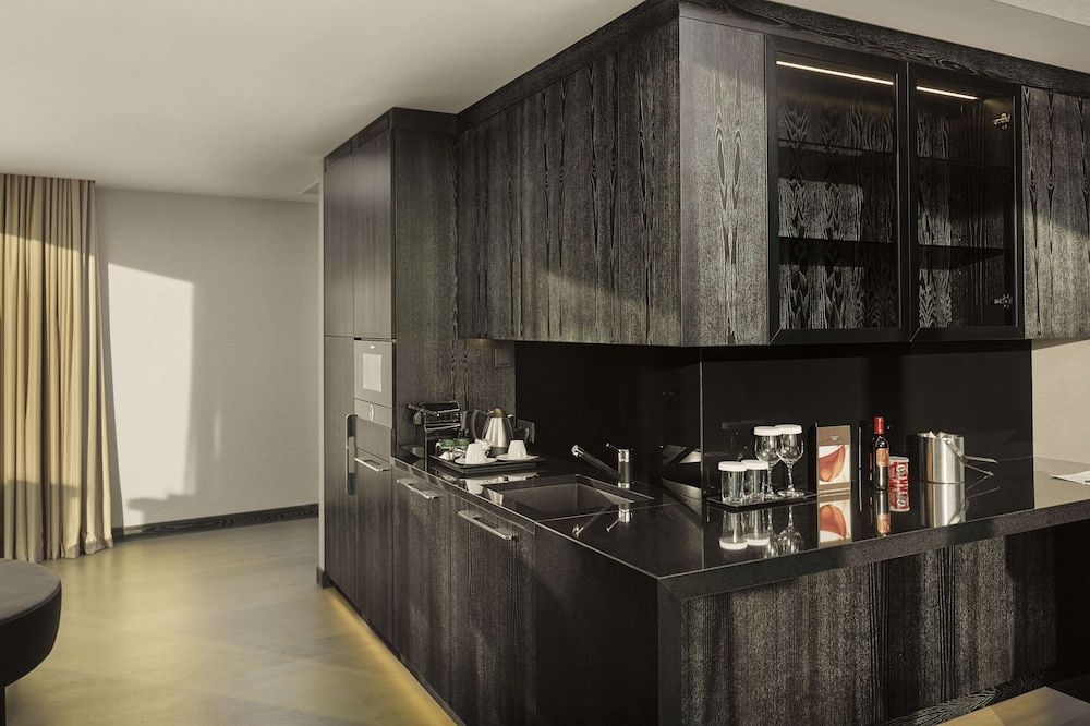 Conrad Suite - Photo 5