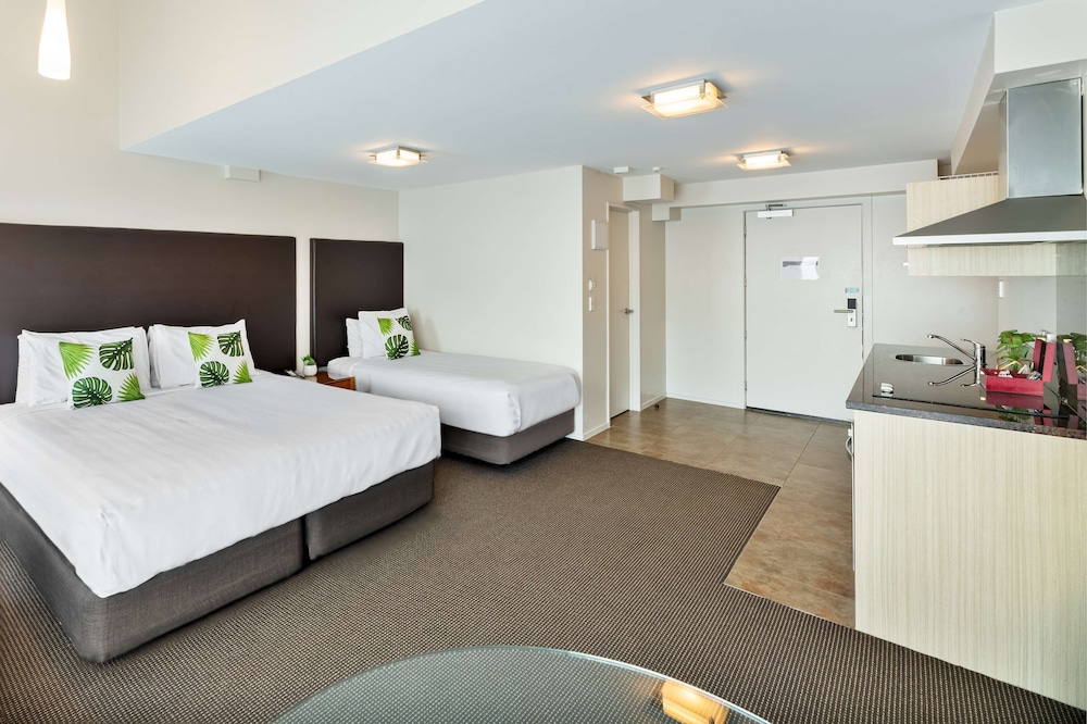 Standard Apartment, Multiple Beds, Non Smoking, Kitchen - Photo 6