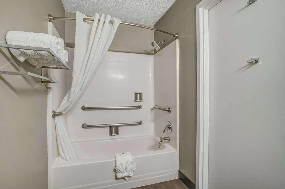 Deluxe Room, 2 Double Beds, Accessible, Non Smoking photo 2