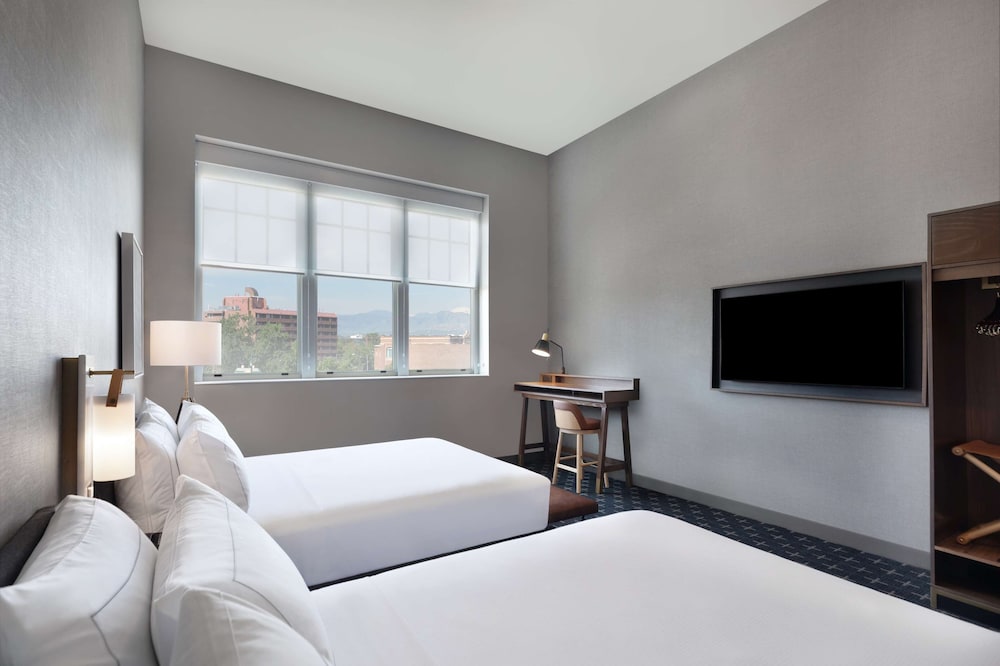 Junior Suite, 1 King Bed, Accessible (Mobility & Hearing, Roll-In Shower) - Photo 2