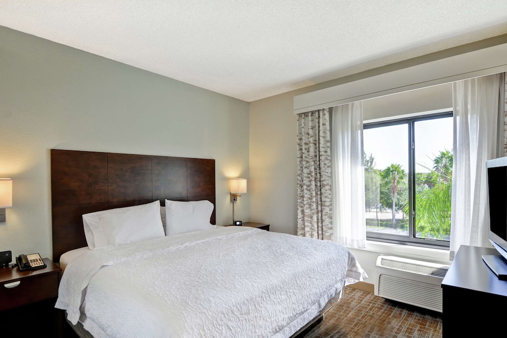 Suite, 1 King Bed, Accessible, Non Smoking (Roll-in Shower)
