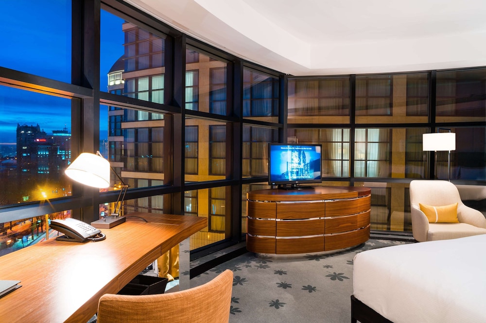 Executive Room, 1 King Bed, Corner (Panoramic View)