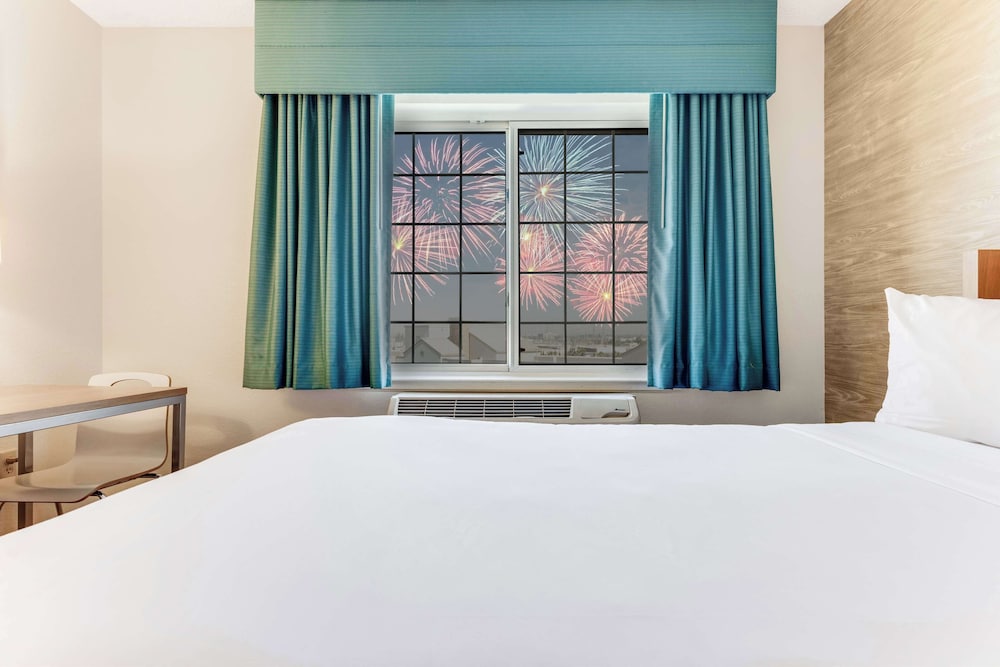 Deluxe Room, 2 Double Beds at Sonesta Anaheim Resort Area in Anaheim