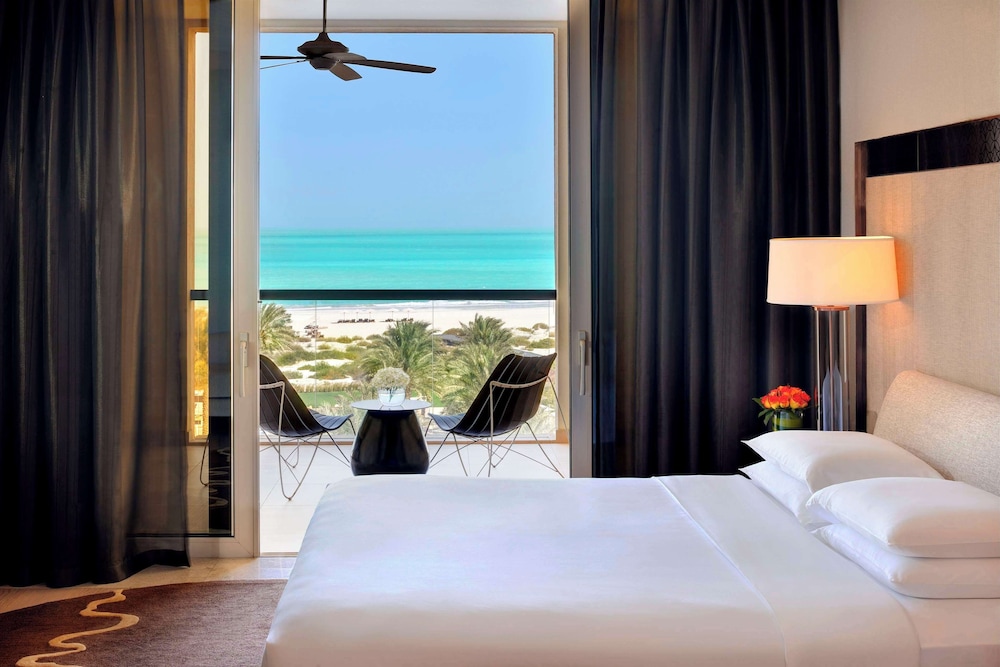 Room, 1 King Bed, Sea View — photo 6