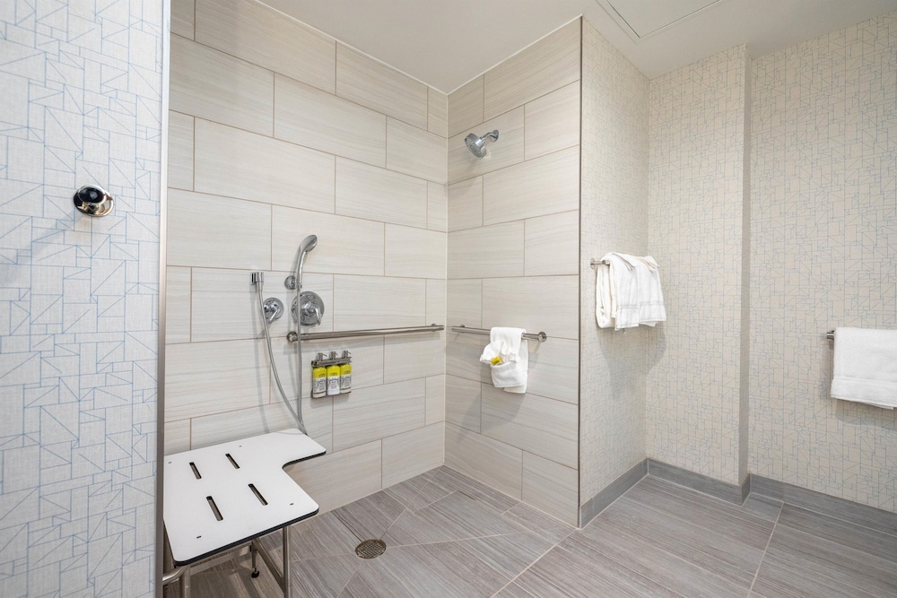 Suite, 2 Queen Beds, Roll-in Shower (Mobility) - Photo 14