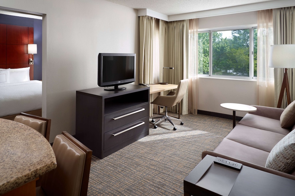 Suite, 1 Queen Bed with Sofa bed (Hospitality Suite) photo 3