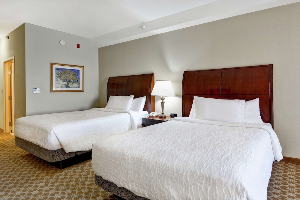 Deluxe Room, 2 Queen Beds, Corner photo 2