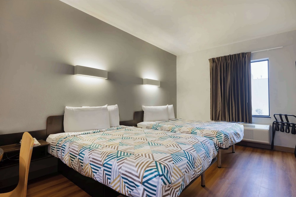 Standard Room, 2 Double Beds, Non Smoking, Refrigerator & Microwave - Photo 3