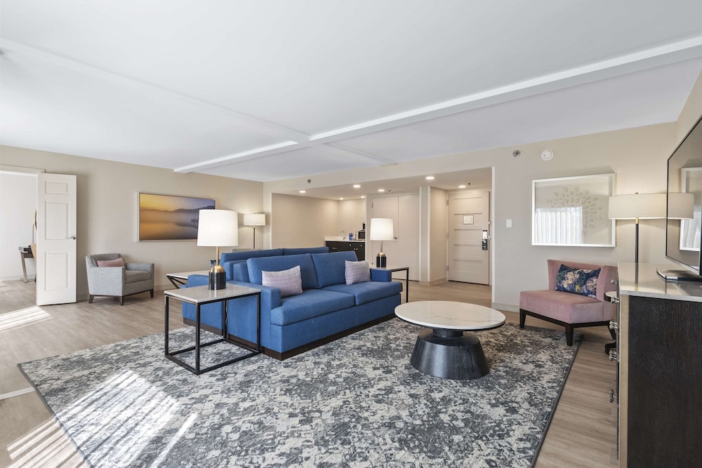 Suite, 1 King Bed, Non Smoking