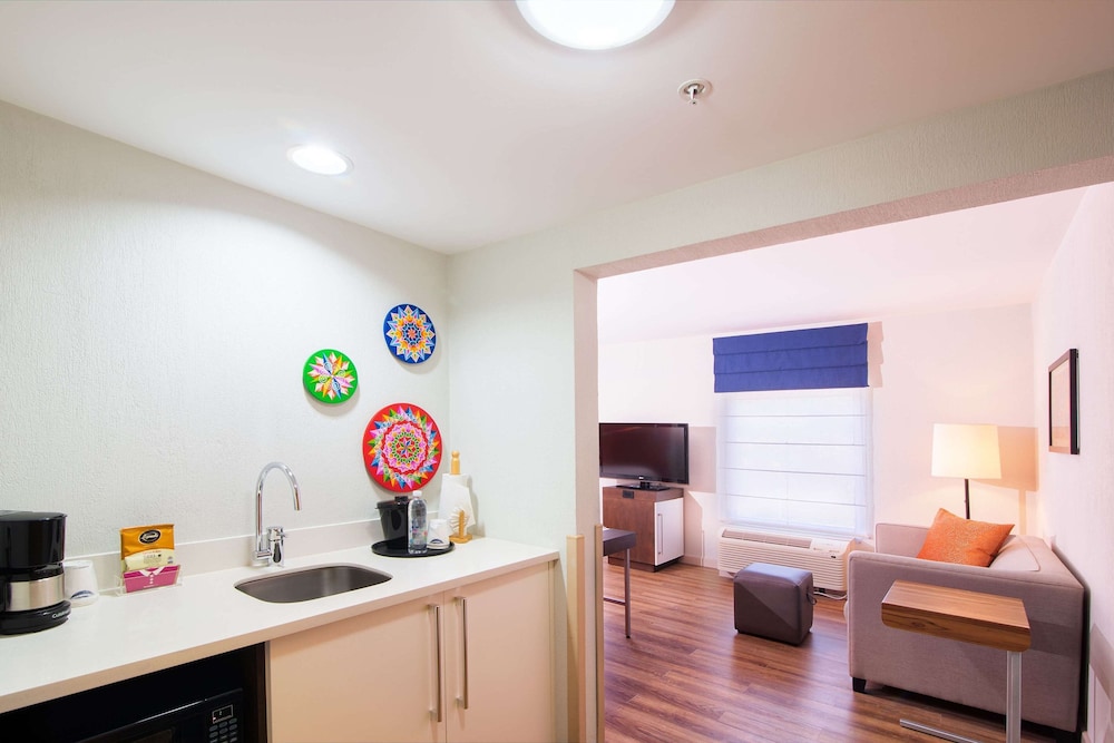 Suite - Photo 6