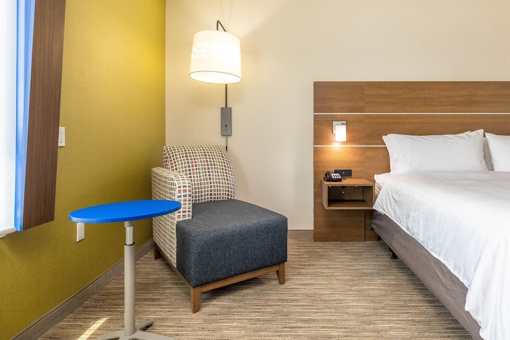 Standard Room, 1 King Bed, Accessible, Non Smoking (Communications) - Photo 5