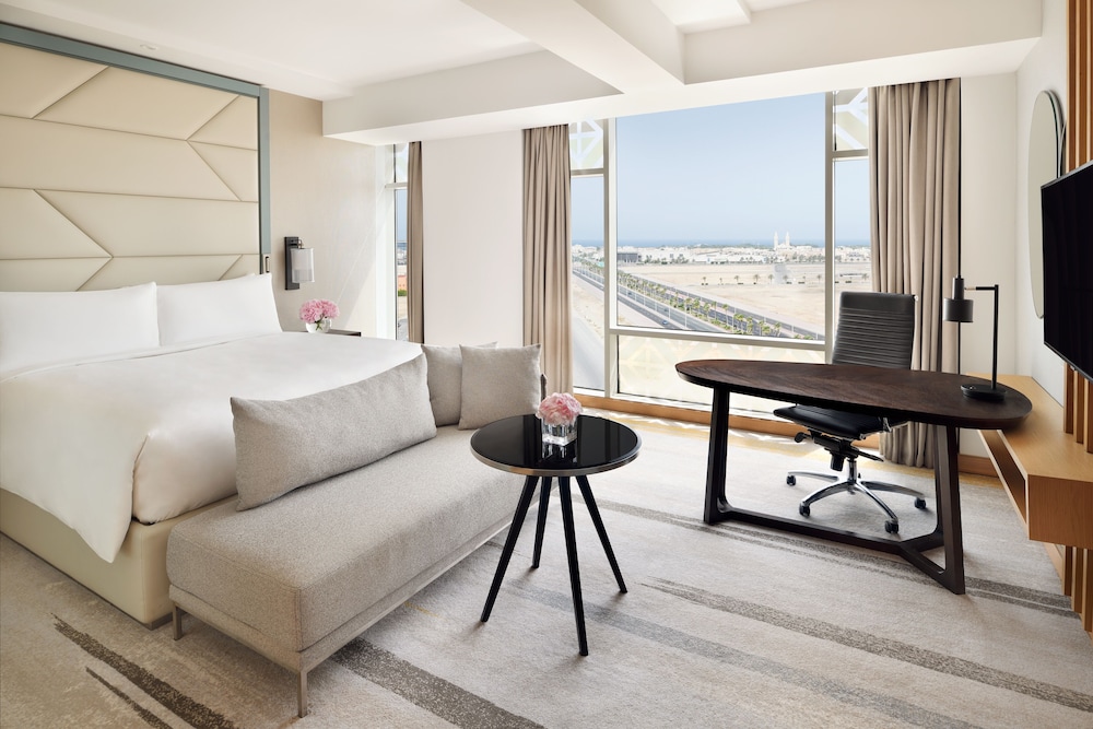 Premium Room, 1 King Bed (Prince Sultan Road View) - Photo 1