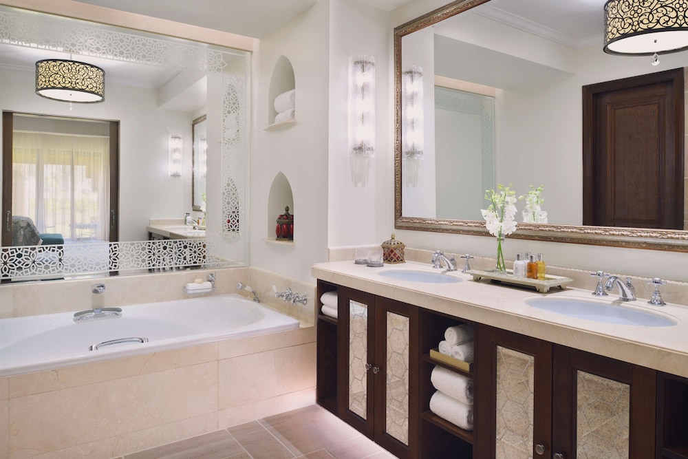 Room, 1 King Bed (residence Prestige, Uae Resident)