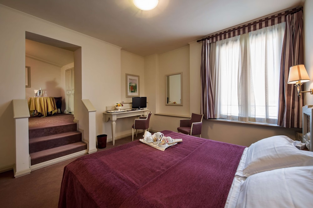 Standard Room, Multiple Beds, Non Smoking photo 1