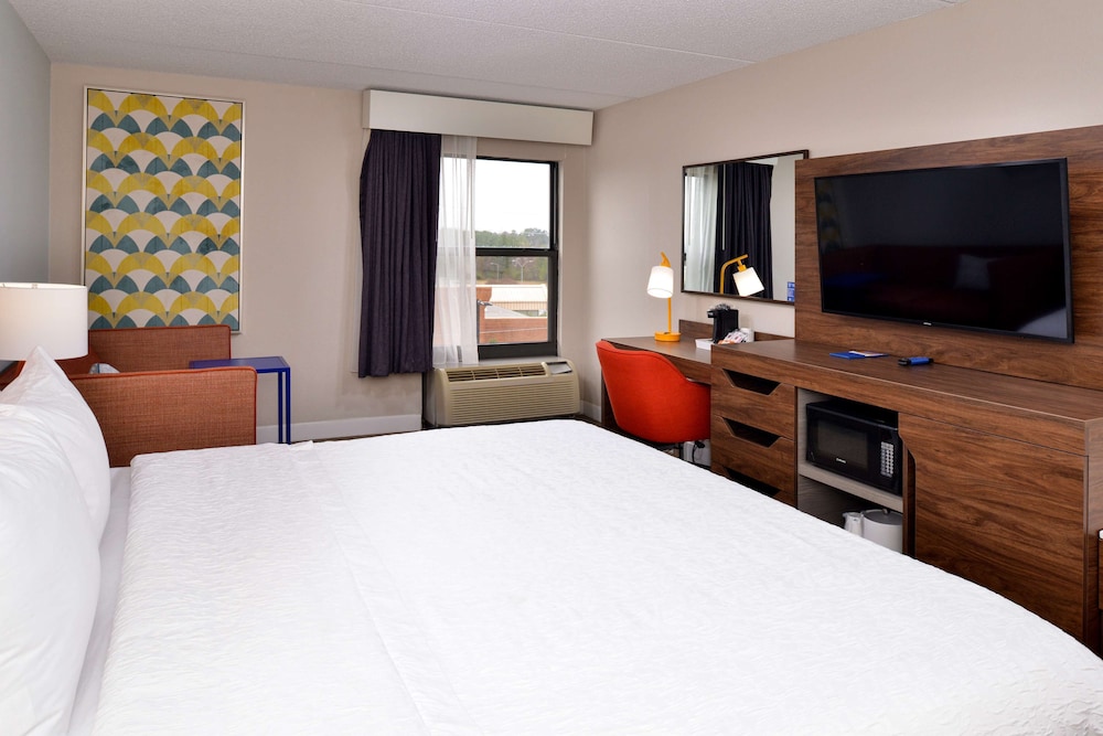One king bed non smoking - Photo 2