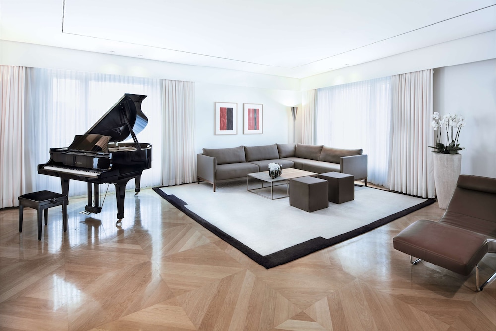 Executive Suite thumbnail 6