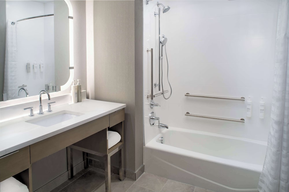 Suite, 2 Queen Beds, Accessible, Bathtub (Mobility & Hearing) - Photo 3