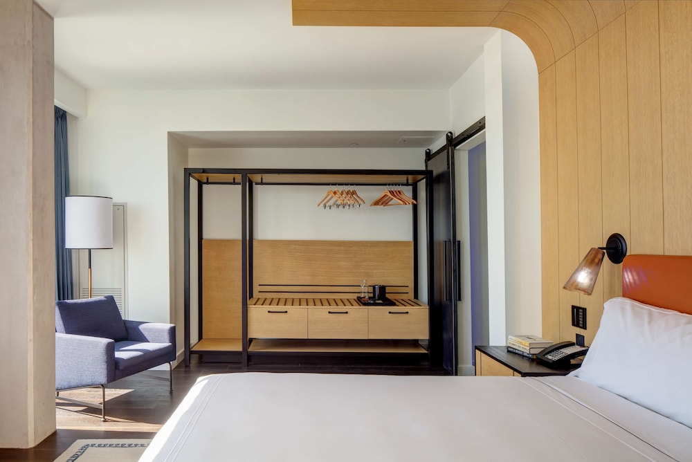 Room, 1 King Bed, Accessible, Bathtub (Mobility) - Photo 2