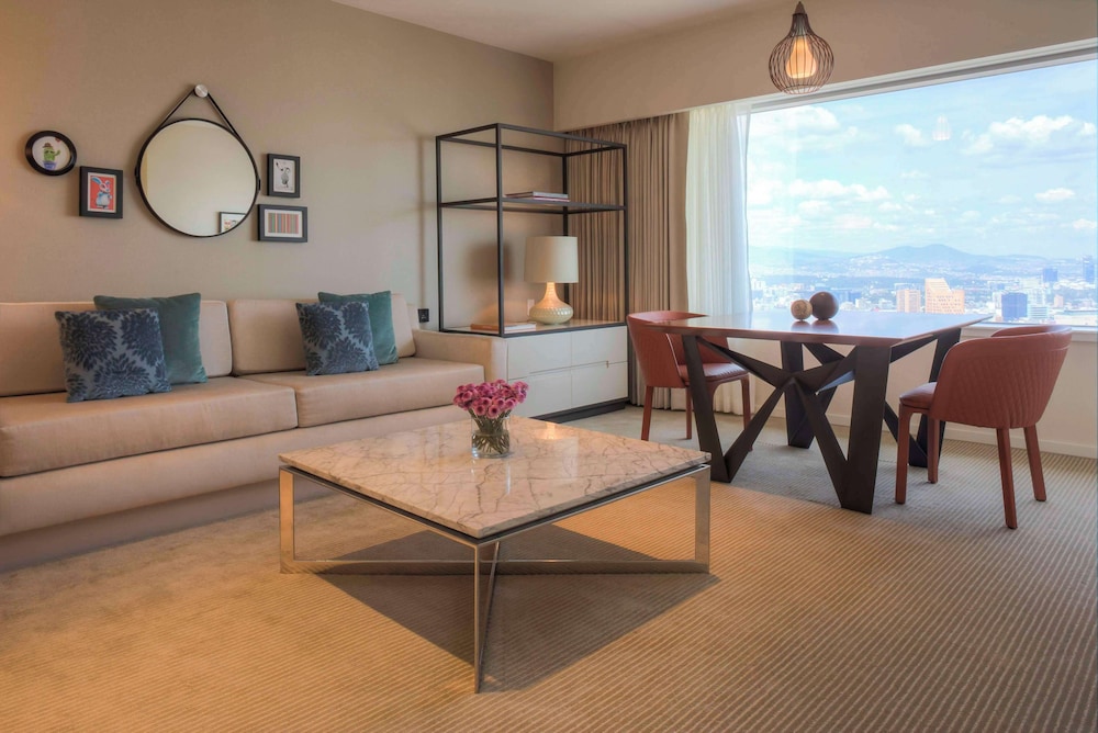 Regency, Suite, 1 King Bed - Photo 4
